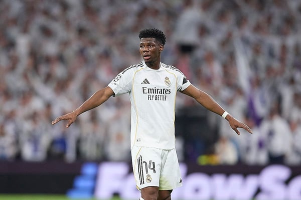 世界杯FIFA体育新闻:奥雷利安·查梅尼将错过比利亚雷亚尔之行。 /马努·雷诺/DeFodi Images/DeFodi/Getty Images