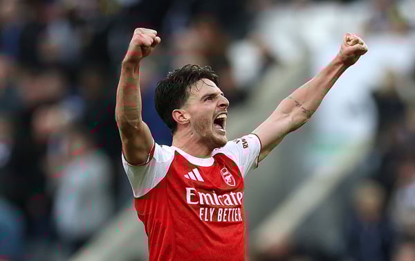 世界杯FIFA体育新闻：德克兰·赖斯是中场位置上一个可以高枕无忧的选择。/ Stu Forster/Getty Images