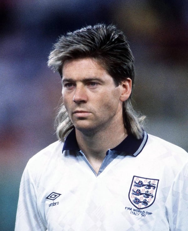 世界杯FIFA体育新闻：1990年意大利世界杯16强赛，英格兰队对阵比利时队，克里斯·瓦德尔在博洛尼亚雷纳托·达拉拉球场列队。