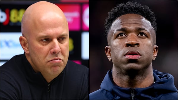 世界杯FIFA体育新闻：阿内·斯洛特（左）和维尼修斯·儒尼奥尔成为今日八卦新闻的焦点。/ Shaun Brooks-CameraSport/Alberto Gardin/Eurasia Sport Images/Getty Images