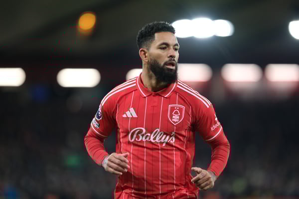 世界杯FIFA体育新闻:道格拉斯·路易斯可能离开诺丁汉森林。/ Paul Bonser/SOPA Images/LightRocket/Getty Images