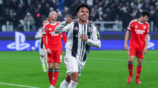 世界杯FIFA体育新闻:韦斯顿·麦肯尼在欧冠联赛对阵本菲卡的比赛中破门得分。/ Fabrizio Carabelli/SOPA Images/LightRocket/Getty Images