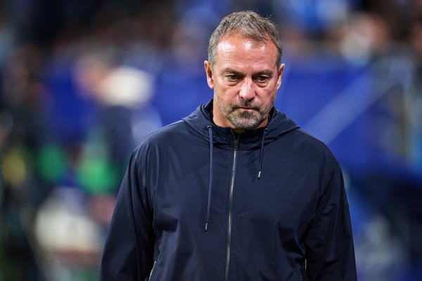 世界杯FIFA体育新闻：汉斯·弗里克面临着一项不可能完成的任务：取代世界上最好的中场球员。/ Bruno Penas/Quality Sport Images/Getty Images