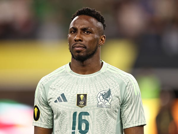 世界杯FIFA体育新闻：世界杯夺冠热门朱利安·奎尼奥内斯继续在沙特职业联赛中占据统治地位。/ Omar Vega/Getty Images