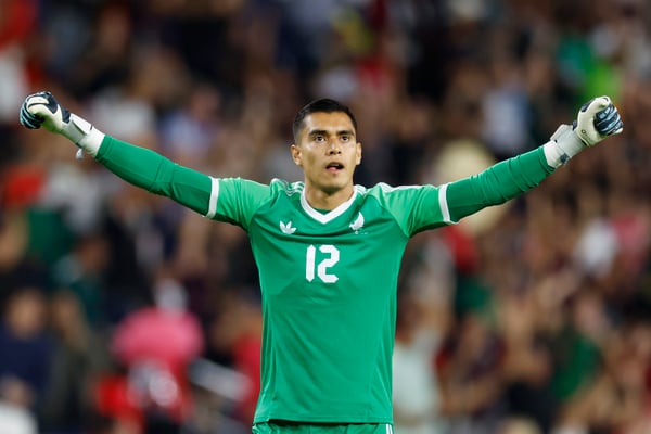 世界杯FIFA体育新闻：劳尔·兰赫尔是墨西哥一月份集训中最耀眼的球员。/ Johnnie Izquierdo/Getty Images