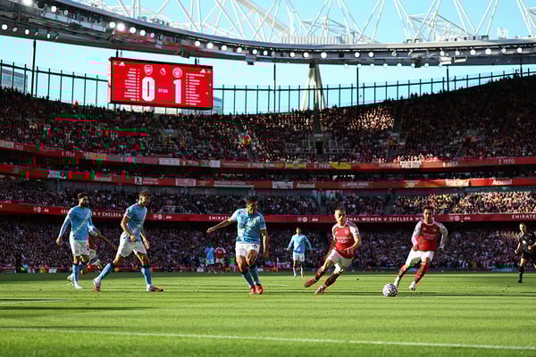 世界杯FIFA体育新闻：曼城将于四月中旬在伊蒂哈德球场迎战领头羊球队。/ Marc Atkins/Getty Images