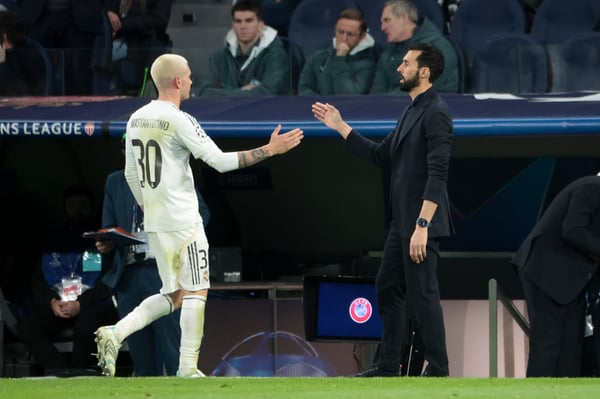 世界杯FIFA体育新闻：马斯坦图诺对与阿尔瓦罗·阿尔贝罗亚的未来合作充满期待。/ Jean Catuffe/Getty Images