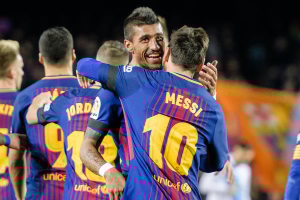 世界杯FIFA体育新闻：保利尼奥在巴塞罗那逐渐成为一位颇具人气的偶像。/ Power Sport Images/Getty Images