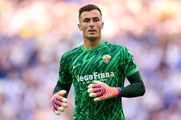 世界杯FIFA体育新闻：巴塞罗那外租球员伊纳基·佩尼亚将在周六力争成为英雄。/ Pedro Salado/Getty Images