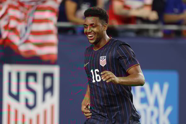 世界杯FIFA体育新闻:据报道,亚历克斯·弗里曼将以700万美元的转会费加盟西甲球队比利亚雷亚尔,开启职业生涯的新篇章。/ John Dorton/ISI Photos/USSF/Getty Images