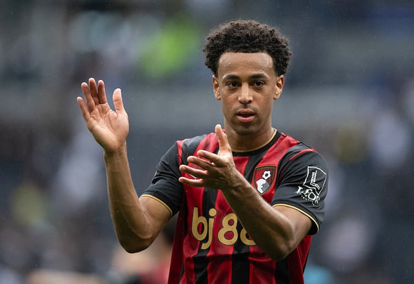 世界杯FIFA体育新闻：泰勒·亚当斯自12月15日对阵曼联的比赛后，就再也没有代表伯恩茅斯出场过。/ Visionhaus/Getty Images