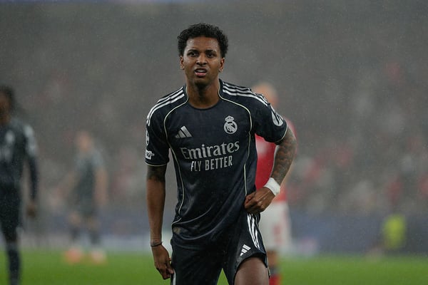 世界杯FIFA体育新闻:罗德里戈在对阵本菲卡的比赛中第97分钟被罚下场。 / Bruno de Carvalho/SOPA Images/LightRocket/Getty Images