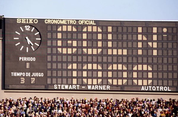 世界杯FIFA体育新闻:记分牌显示世界杯历史上第1000粒进球,罗布·伦森布林克荣幸地打入了这一球。