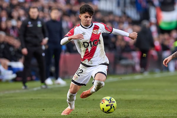 世界杯FIFA体育新闻：伊利亚斯·阿克霍马赫有望在周日迎来他在巴列卡诺的首秀。/ Federico Titone/SOPA Images/LightRocket/Getty Images