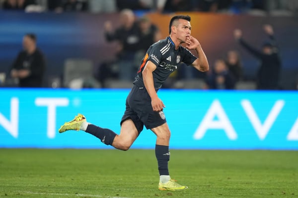 世界杯FIFA体育新闻:圣地亚哥足球俱乐部的希尔文·洛萨诺