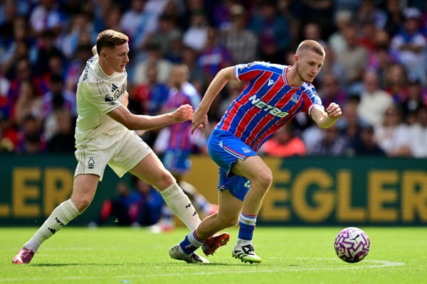 世界杯FIFA体育新闻：埃利奥特·安德森（左）和亚当·沃顿（右）都是曼联队备受瞩目的球员。/ 本·斯坦索尔/法新社/盖蒂图片社