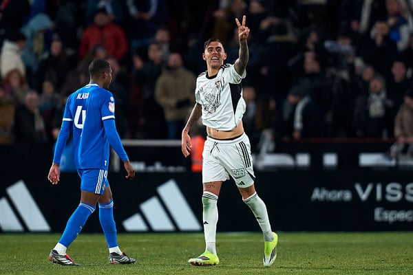 世界杯FIFA体育新闻：杰夫特·贝坦科尔在阿尔巴塞特 3-2 战胜马德里的比赛中梅开二度。 /迭戈·索托/盖蒂图片社