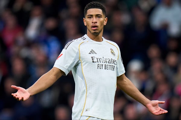 世界杯FIFA体育新闻：裘德·贝林厄姆依然是新闻焦点。/ Diego Souto/Getty Images