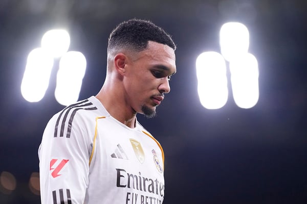 世界杯FIFA体育新闻：特伦特·亚历山大-阿诺德因伤缺席了大部分新秀赛季。/ Jose Breton/Pics Action/NurPhoto/Getty Images