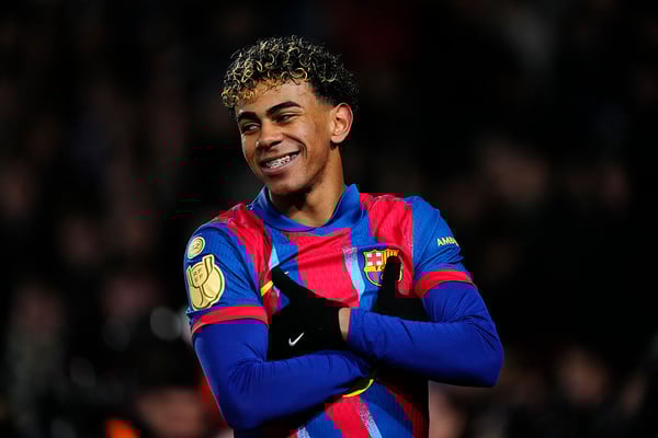 世界杯FIFA体育新闻:拉明·亚马尔为巴塞罗那首开纪录。/ Jose Breton/Pics Action/NurPhoto/Getty Images