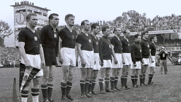 世界杯FIFA体育新闻：匈牙利队在1954年世界橄榄球锦标赛决赛中