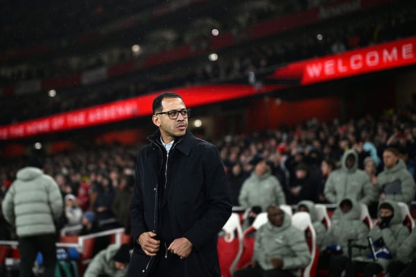 世界杯FIFA体育新闻：利亚姆·罗森尼奥在对阵阿森纳的比赛中改变了战术体系。/ 哈里特·兰德/切尔西足球俱乐部/切尔西足球俱乐部/盖蒂图片社