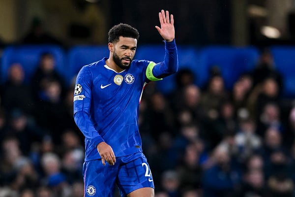 世界杯FIFA体育新闻：里斯·詹姆斯没有出战对阵阿森纳的比赛。/ Vince Mignott/DeFodi Images/Getty Images