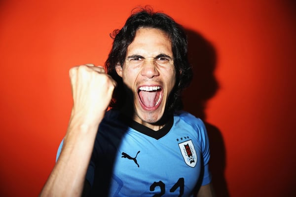 世界杯FIFA体育新闻：乌拉圭球员埃丁森·卡瓦尼在2018年俄罗斯世界杯开赛前摆姿势拍照