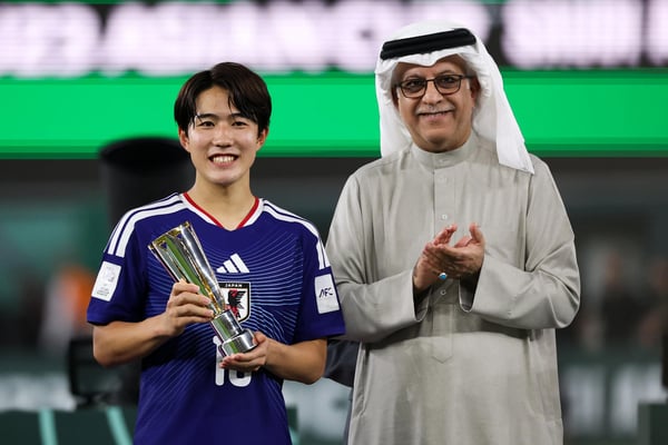 世界杯FIFA体育新闻：日本球员佐藤龙之介荣获亚足联U-23亚洲杯最有价值球员奖