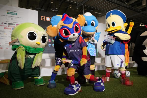 世界杯FIFA体育新闻：日本J联赛吉祥物齐聚一堂，共同庆祝百年愿景联赛在日本的启动。