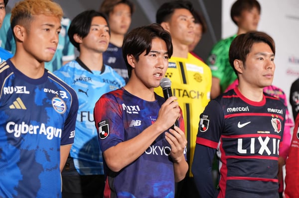 世界杯FIFA体育新闻：佐藤龙之介等人齐聚日本，出席百年愿景联盟的启动仪式。