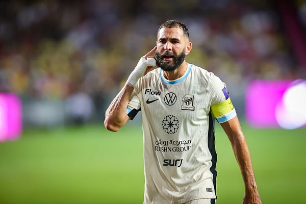 世界杯FIFA体育新闻：卡里姆·本泽马颇具争议地改变了他在沙特职业联赛的效力球队。/ Pedro Nasper/Sports Press Photo/Getty Images