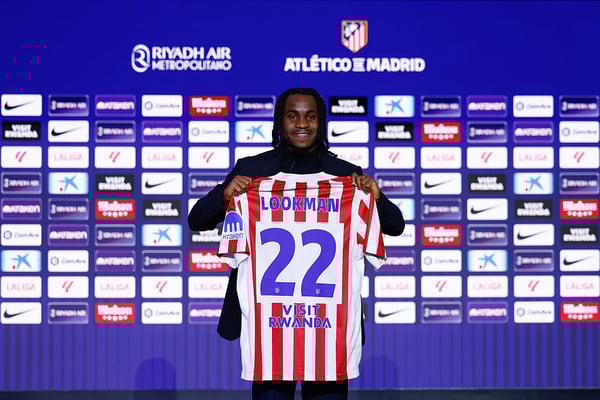 世界杯FIFA体育新闻：阿德莫拉·卢克曼终于迎来了他的转会良机。/ Dennis Agyeman/Europa Press/Getty Images