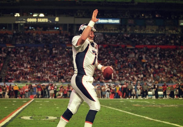 世界杯FIFA体育新闻：美国国家橄榄球联盟（NFL），美式橄榄球，美国超级碗XXXIII，1999年1月31日；美国佛罗里达州迈阿密；资料照片；丹佛野马队四分卫