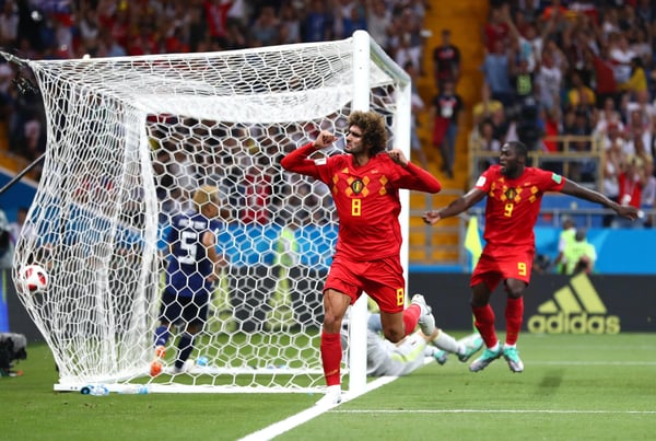 世界杯FIFA体育新闻：在2018年俄罗斯世界杯16强赛中，费莱尼在顿河畔罗斯托夫庆祝比利时队攻破日本队球门。