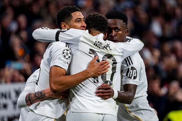 世界杯FIFA体育新闻：裘德·贝林厄姆（左）和维尼修斯·儒尼奥尔（右）将不会到场支持基利安·姆巴佩。/ Alberto Gardin/Eurasia Sport Images/Getty Images