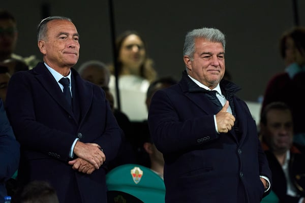 世界杯FIFA体育新闻：拉法·尤斯特（左）已接任。/ Angel Martinez/Getty Images