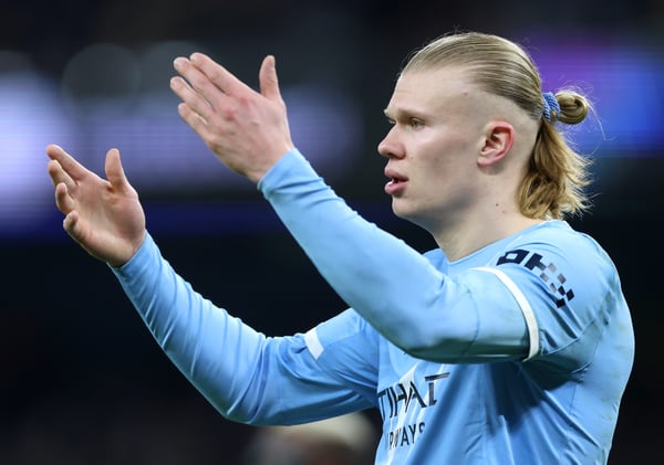 世界杯FIFA体育新闻:埃尔林·哈兰德的未来成为人们热议的话题。/ Nigel French/Sportsphoto/Allstar/Getty Images