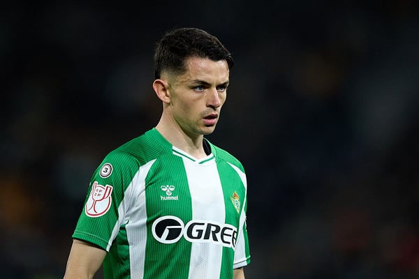 世界杯FIFA体育新闻：阿尔瓦罗·菲达尔戈在国王杯四分之一决赛中首次代表皇家贝蒂斯出场。 /耶稣·鲁伊斯/优质体育图片/盖蒂图片社