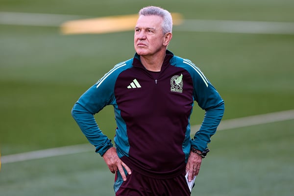 世界杯FIFA体育新闻：哈维尔·阿吉雷表示，墨西哥国家队的大门仍然向菲达尔戈敞开。/ Robbie Jay Barratt/AMA/Getty Images