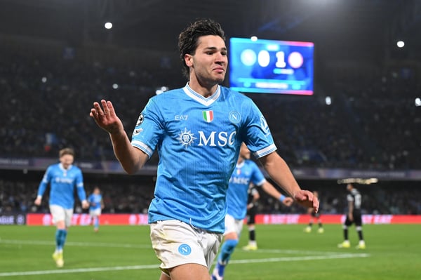 世界杯FIFA体育新闻:安东尼奥·维加拉庆祝在欧冠联赛中对阵切尔西的进球