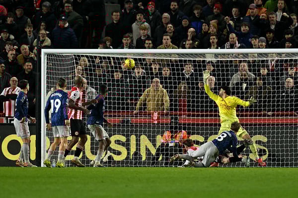 世界杯FIFA体育新闻：阿森纳因一次长距离掷界外球而失利。/ Glyn KIRK/AFP/Getty Images