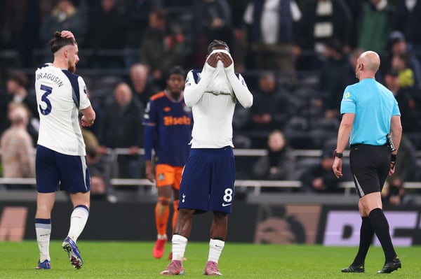世界杯FIFA体育新闻：托特纳姆热刺队似乎开始走下坡路了。/ Shaun Brooks/CameraSport/Getty Images