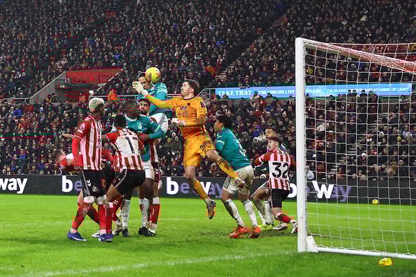 世界杯FIFA体育新闻：自利物浦上次失定位球以来，他们已经打进了三个定位球进球。/ Robbie Jay Barratt/AMA/Getty Images