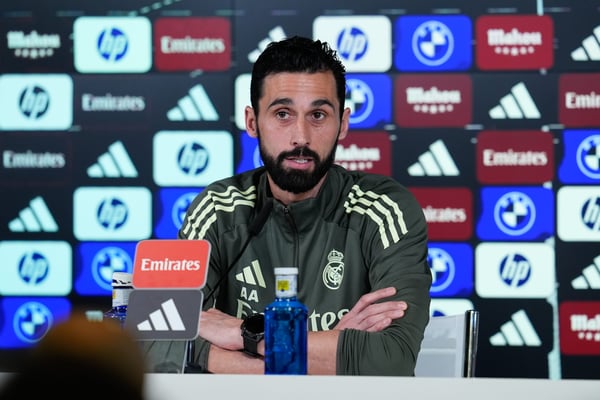 世界杯FIFA体育新闻：阿尔瓦罗·阿韦洛亚希望加大压力。 /丹尼斯·阿吉曼/欧罗巴出版社/盖蒂图片社