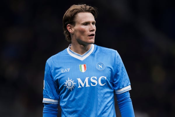 世界杯FIFA体育新闻：斯科特·麦克托米奈可能重返英超联赛。/ Nicolò Campo/LightRocket/Getty Images