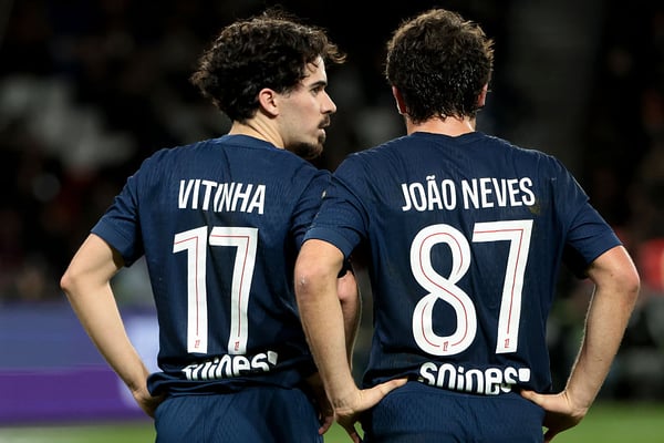 世界杯FIFA体育新闻：巴黎圣日耳曼队已经拥有众多优秀的中场球员。/ Jean Catuffe/Getty Images