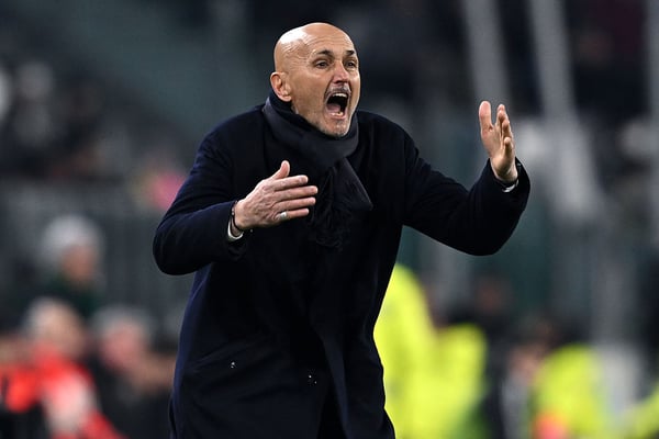 世界杯FIFA体育新闻：卢西亚诺·斯帕莱蒂曾与托纳利一起执教意大利国家队。/ 图片社/盖蒂图片社