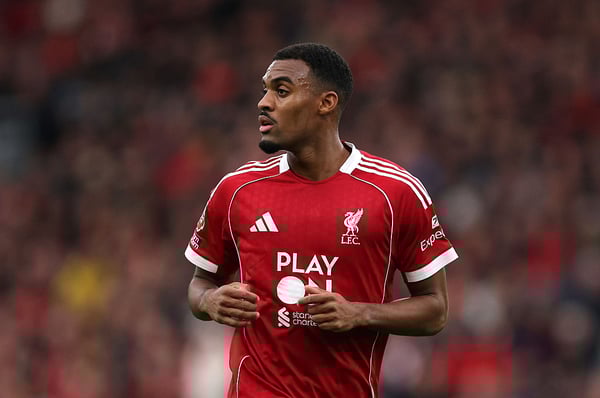 世界杯FIFA体育新闻：瑞恩·格雷文贝奇在中场防守方面需要帮助。/迈克尔·里根/盖蒂图片社