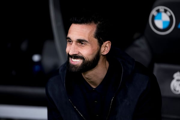 世界杯FIFA体育新闻:阿尔瓦罗·阿尔韦罗亚对特伦特·亚历山大-阿诺德赞不绝口。/ Guillermo Martinez/NurPhoto/Getty Images